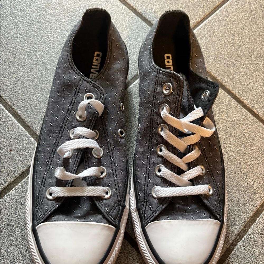 Unisex converse Charcoal and White Low-Tops women’s size 8 men’s size 6